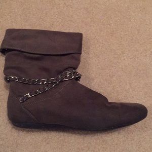 Slouchy Chained boot